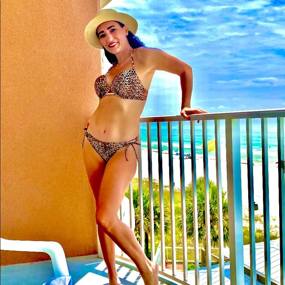 ⭐️🌹🐚Posh Ambassador Bobbie🌹👠🍒 - Picture 4 of 4